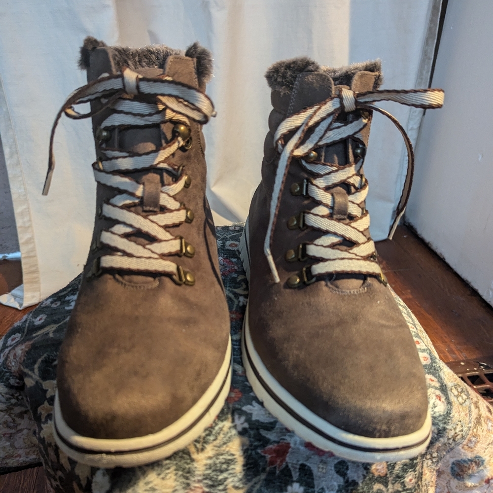 Cliffs by White Mountain Hallett sneaker bootie 10M